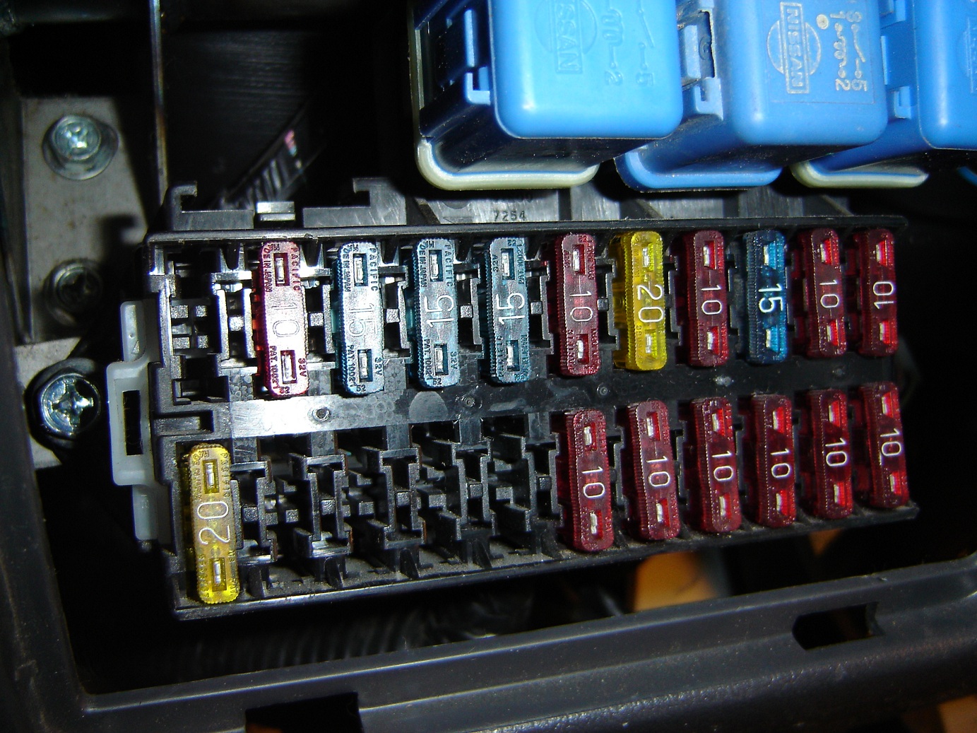 Nissan D21 Fuse Box